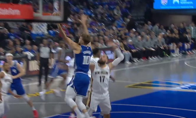 D. Sabonio blokas bei dėjimas – tarp įspūdingiausių NBA nakties momentų